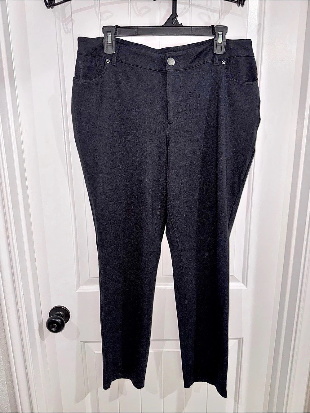 Cato Women's Straight Leg Pants in Black Size 16W Like New